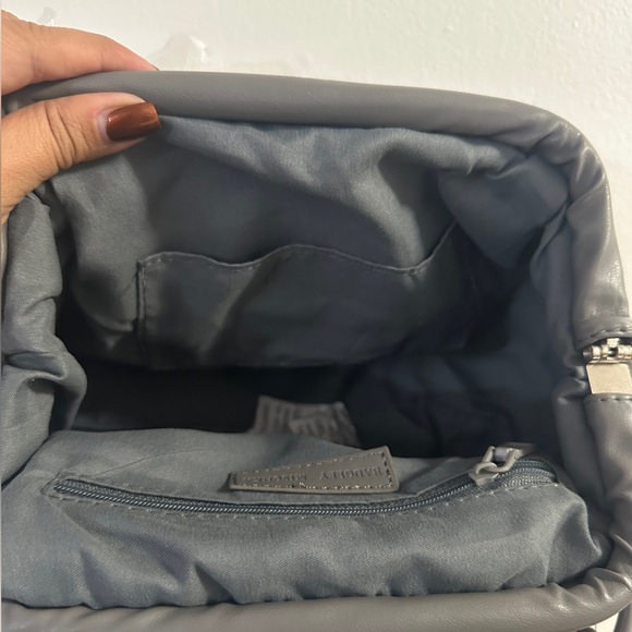 👜NWT BADGLEY MISCHKA GREY WRAPPED FRAME CLUTCH WITH CHAIN STRAP - Picture 4 of 7